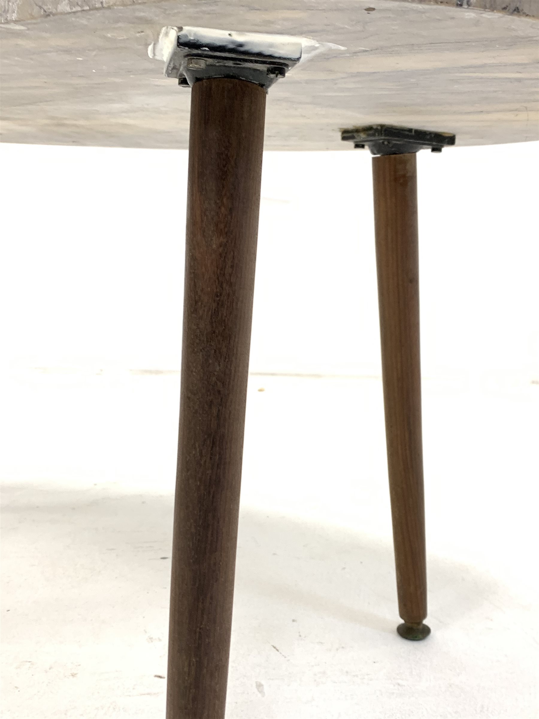 Italian mid century kidney shaped marble top coffee table, raised on turned teak supports - Image 3 of 3
