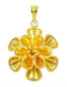 21ct gold flower pendant, approx 10gm