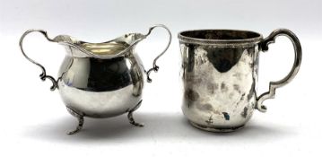 Silver christening mug engraved with a monogram and with angular handle H8cm Sheffield 1918 Maker Wa