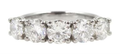 Platinum five stone round brilliant cut diamond ring hallmarked, total diamond weight approx 2.10 ca