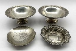 Pair of Edwardian silver circular sweetmeat dishes with bead edge decoration initialled 'A' on pedes