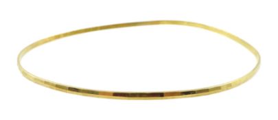 18ct gold bangle stamped K18 750, approx 3.9gm