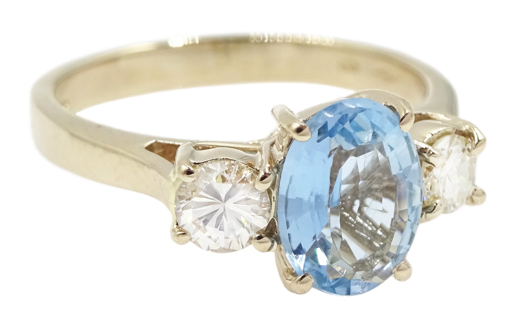 18ct gold three stone oval aquamarine and round brilliant cut diamond ring, hallmarked, aquamarine a - Image 2 of 4