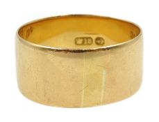 18ct gold wedding band