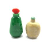 Chinese green hardstone snuff bottle