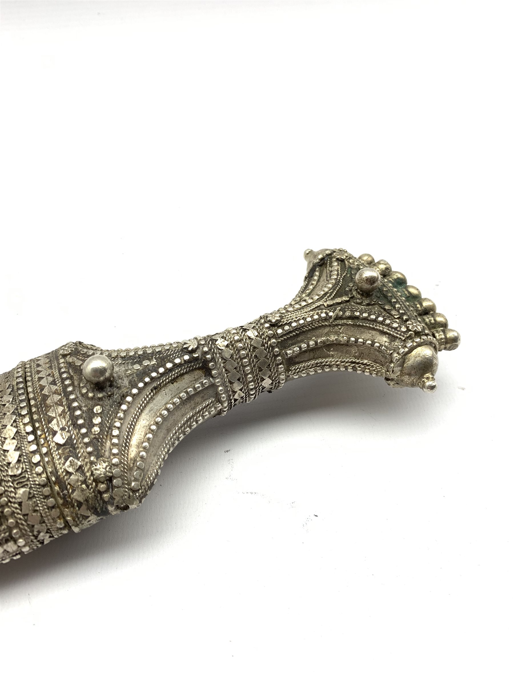 Saudi Arabian Jambiya in an ornate silver scabbard with geometric bead, lozenge and silver wire dec - Image 2 of 5