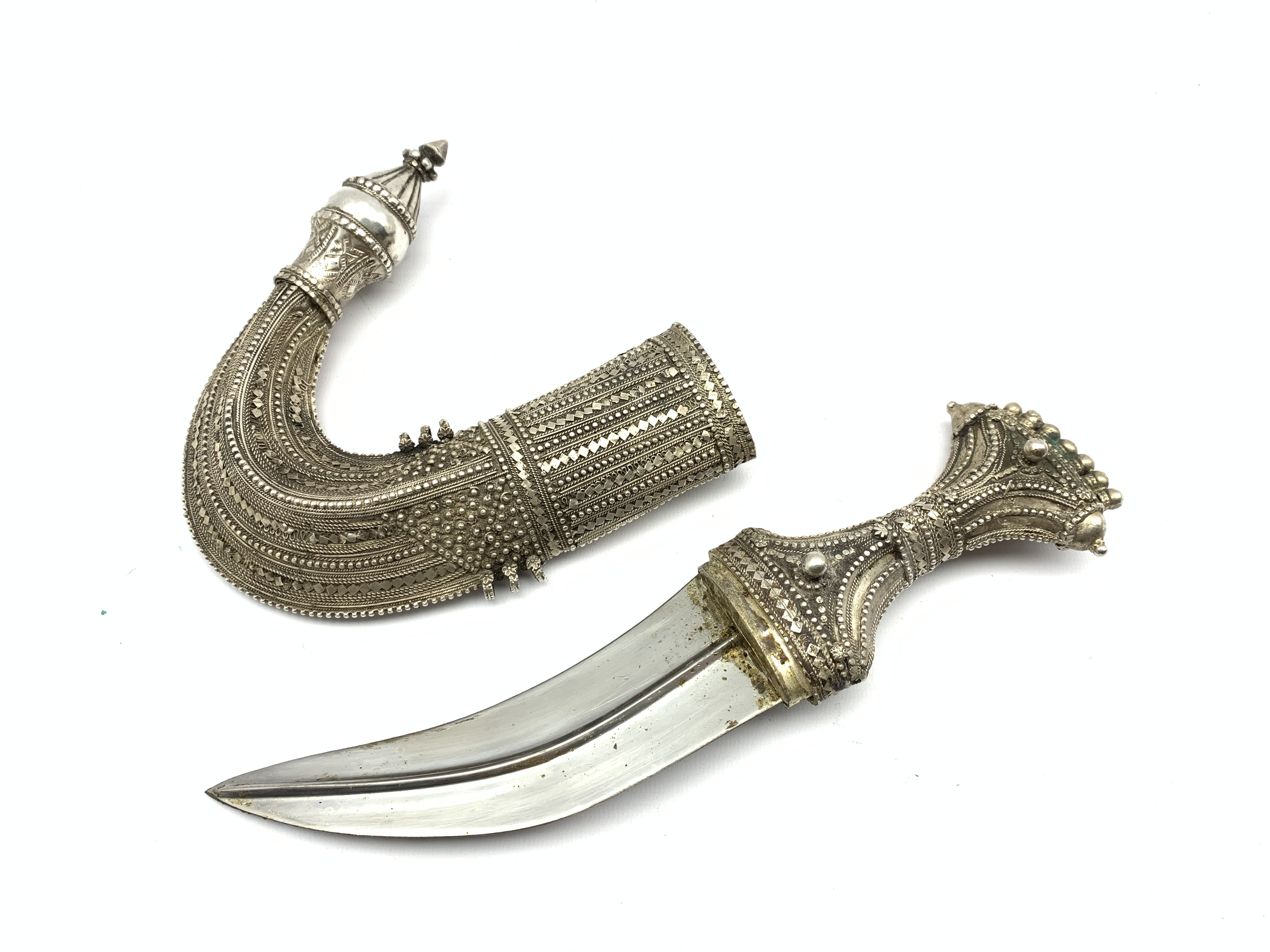 Saudi Arabian Jambiya in an ornate silver scabbard with geometric bead, lozenge and silver wire dec - Image 5 of 5