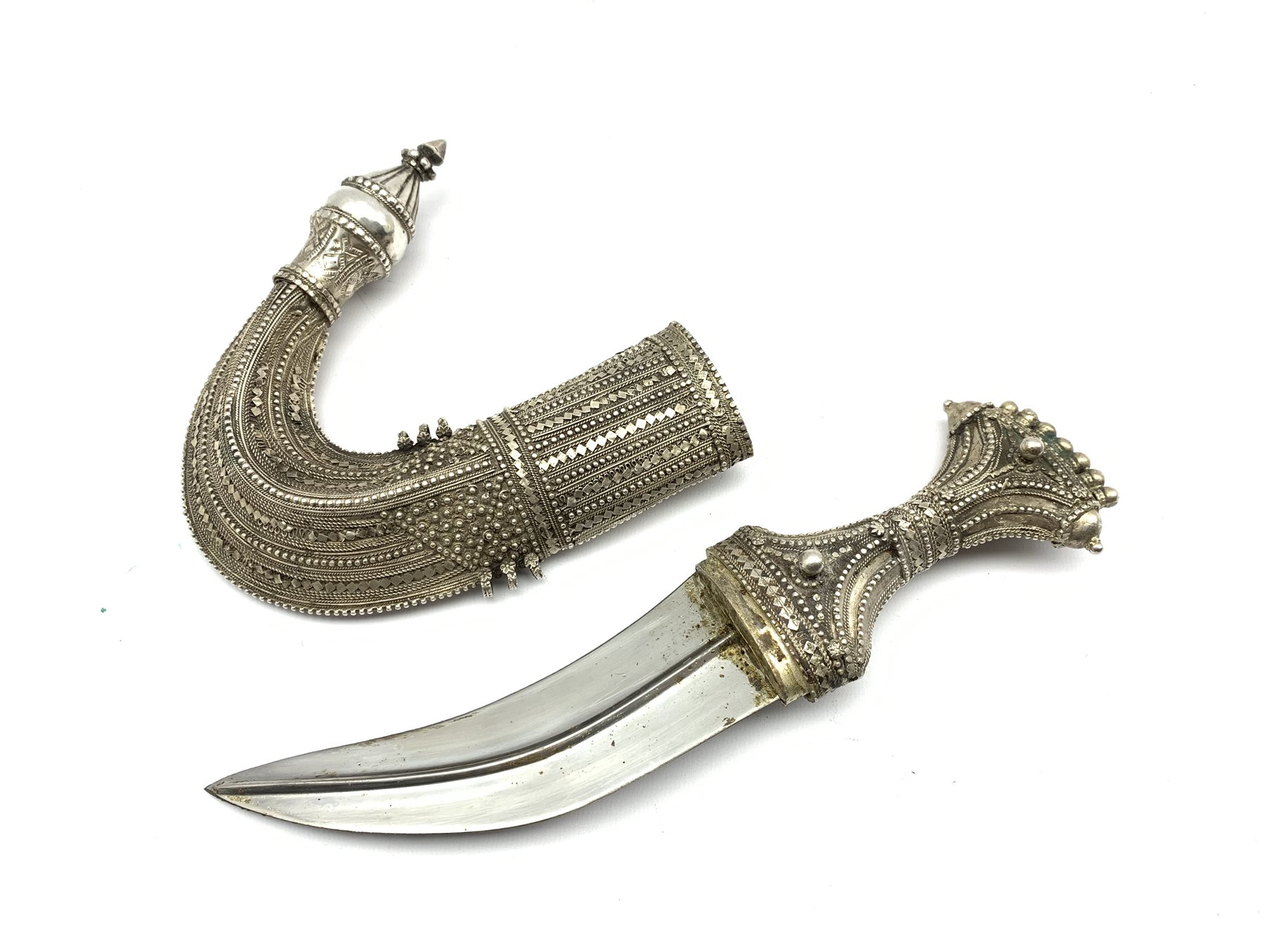 Saudi Arabian Jambiya in an ornate silver scabbard with geometric bead, lozenge and silver wire dec - Image 3 of 5