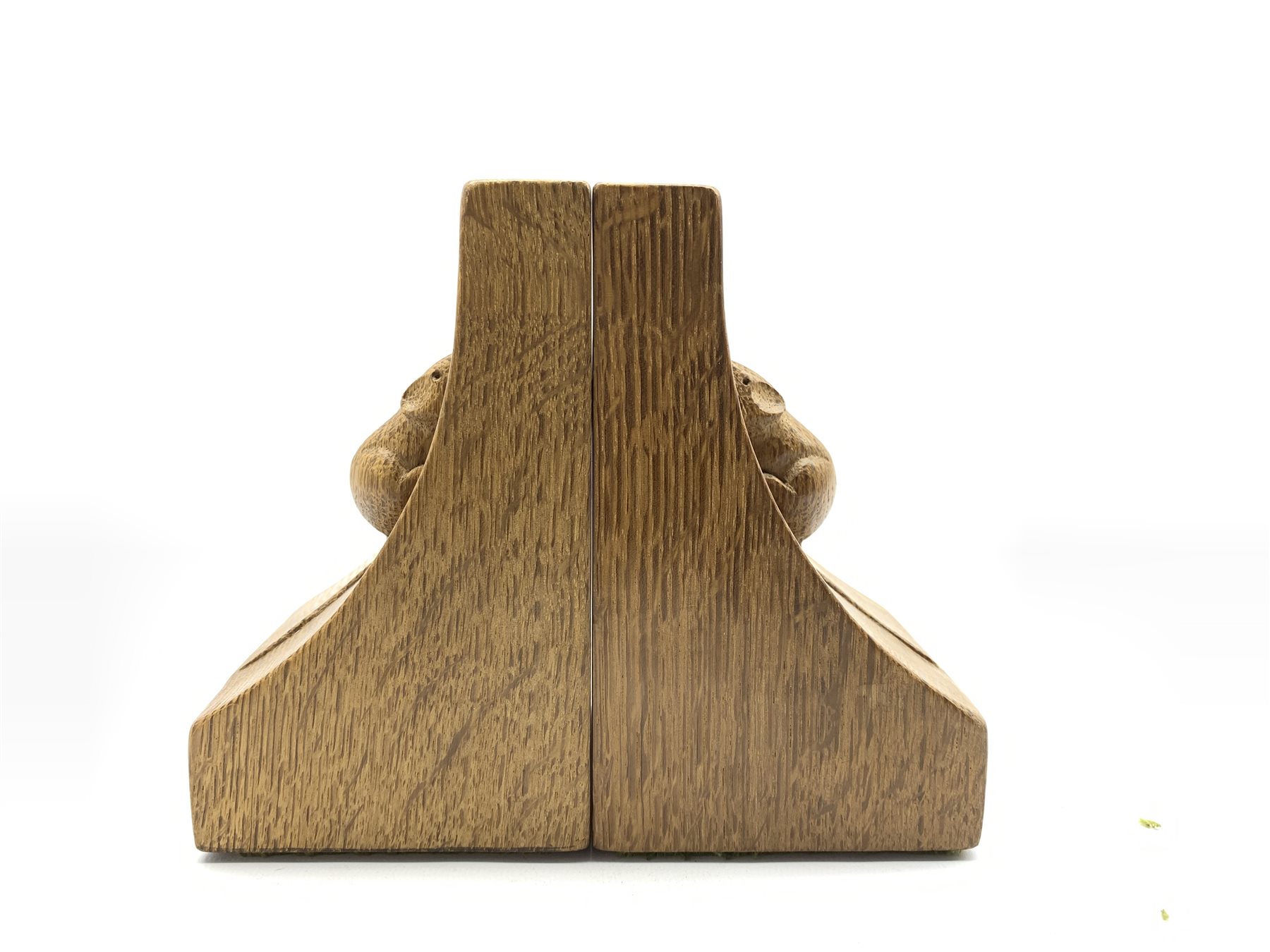 Pair of Thompson of Kilburn 'Mouseman' adzed oak bookends with carved mouse signature to each end H1 - Image 3 of 7