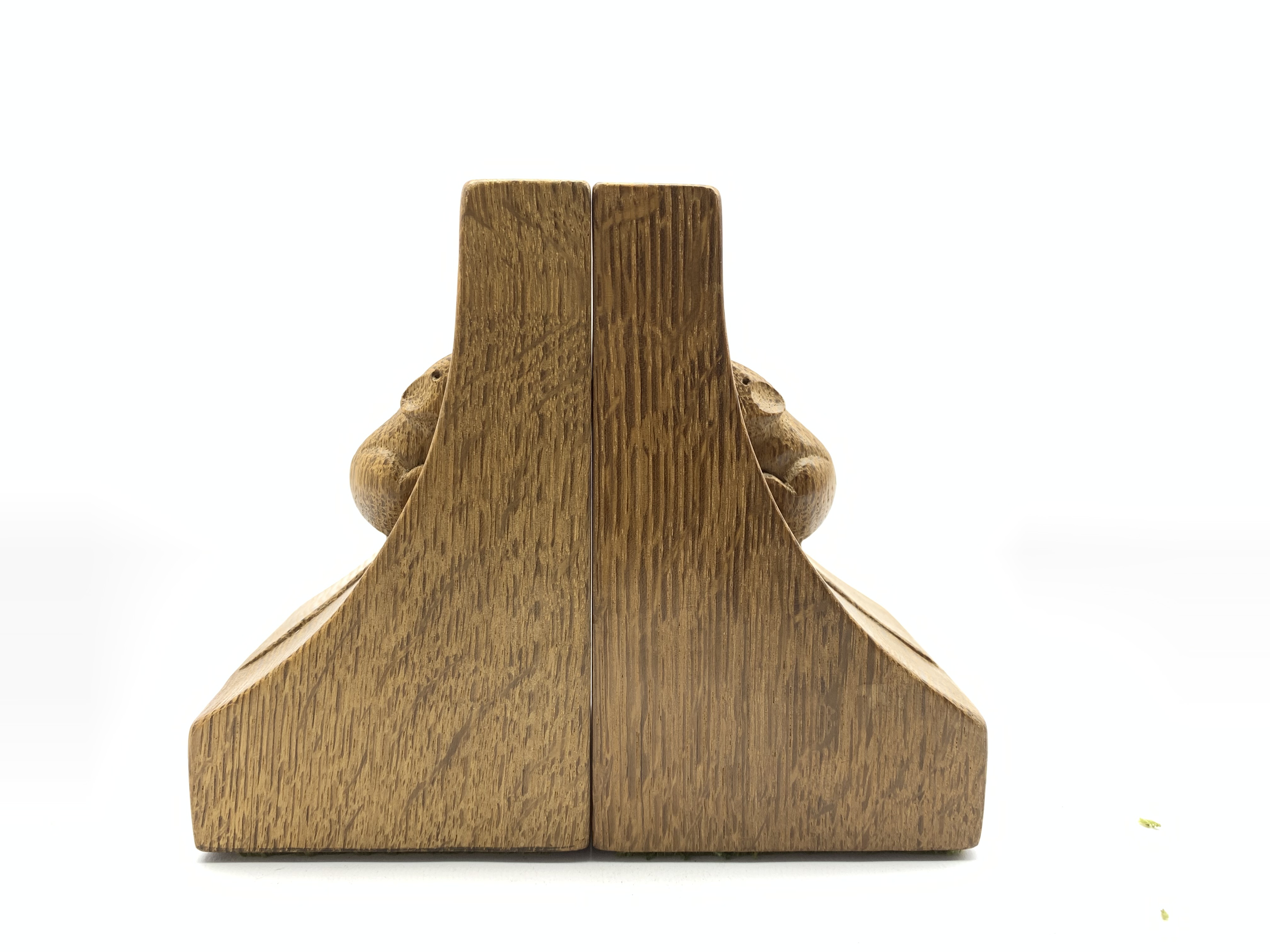 Pair of Thompson of Kilburn 'Mouseman' adzed oak bookends with carved mouse signature to each end H1 - Image 6 of 7