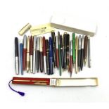 Collection of assorted ballpoint pens, fountain pens and propelling pencils to include Platignum, Sc