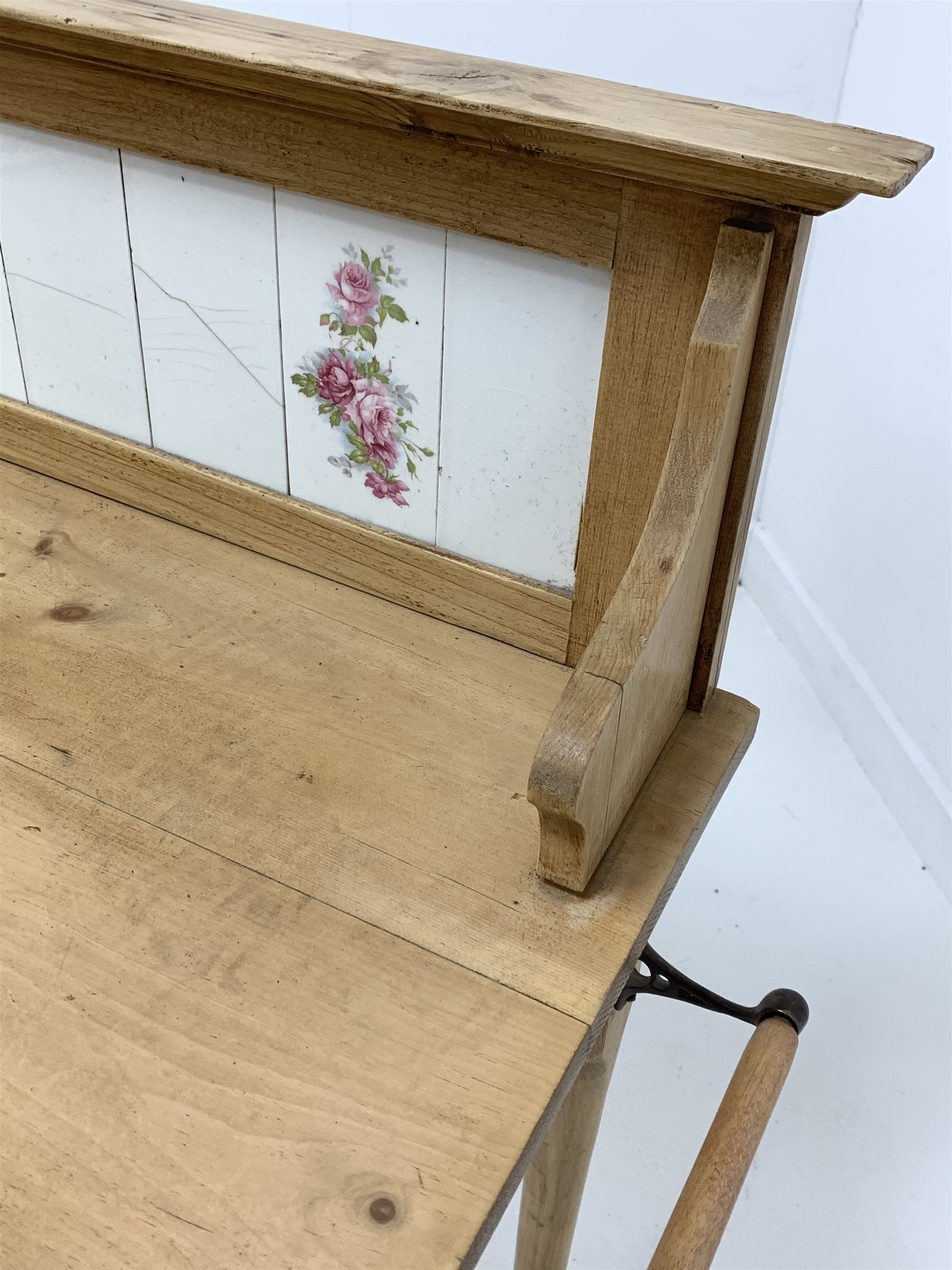 Early 20th century pine washstand with raised tile back - Image 2 of 2