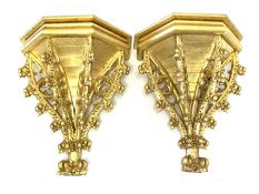Large pair late 20th century oak gilt wall brackets of gothic design, carved with acanthus leaf deco