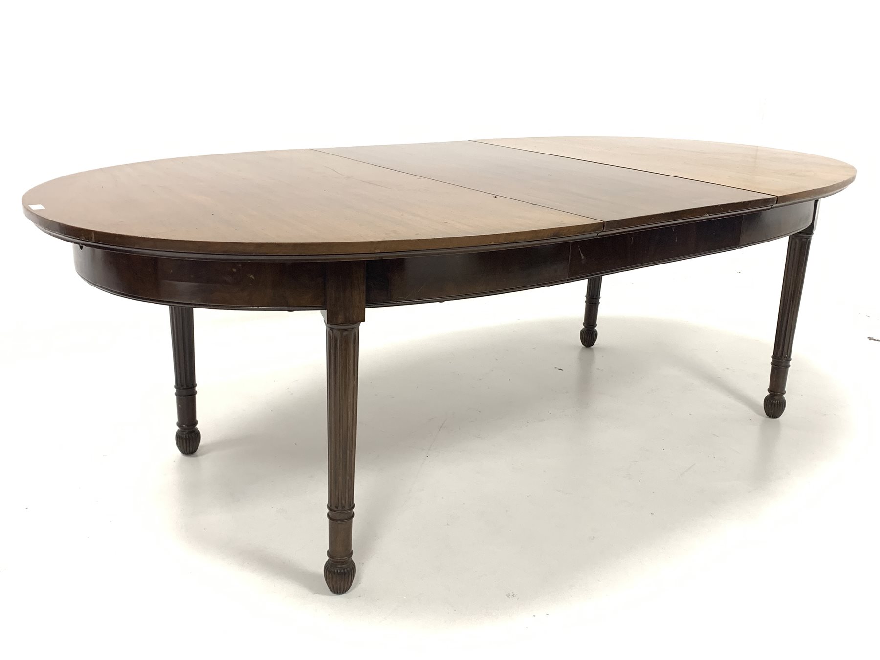 Edwardian mahogany oval extending dining table - Image 4 of 7