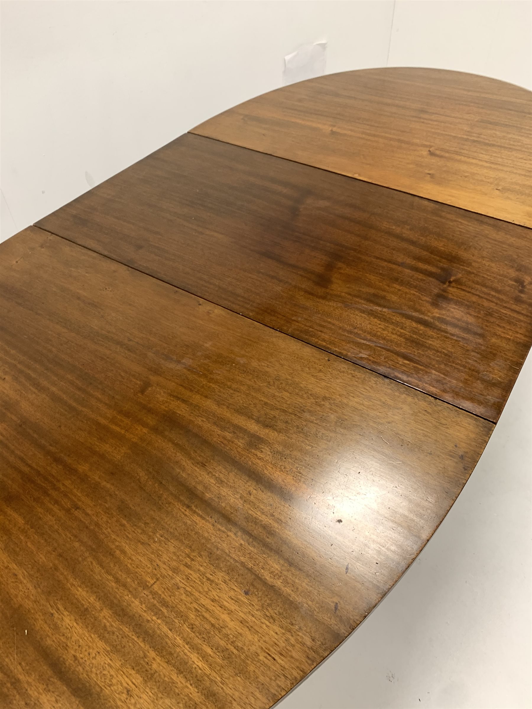 Edwardian mahogany oval extending dining table - Image 7 of 7