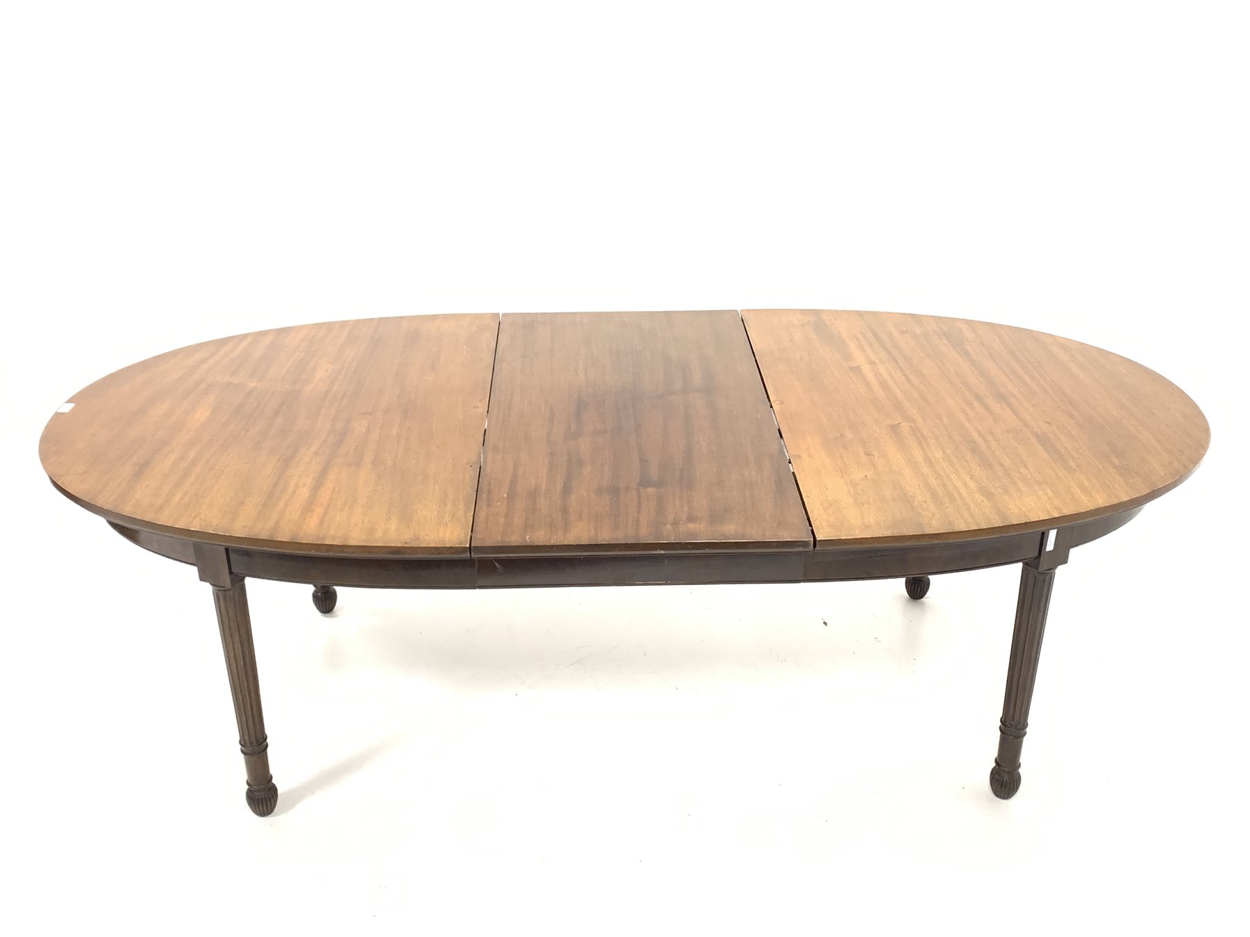 Edwardian mahogany oval extending dining table - Image 2 of 7
