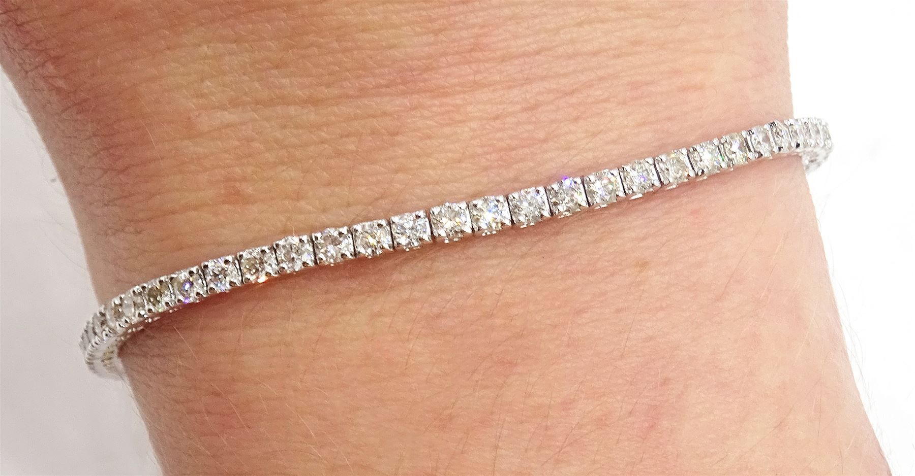 18ct white gold diamond bracelet - Image 2 of 4