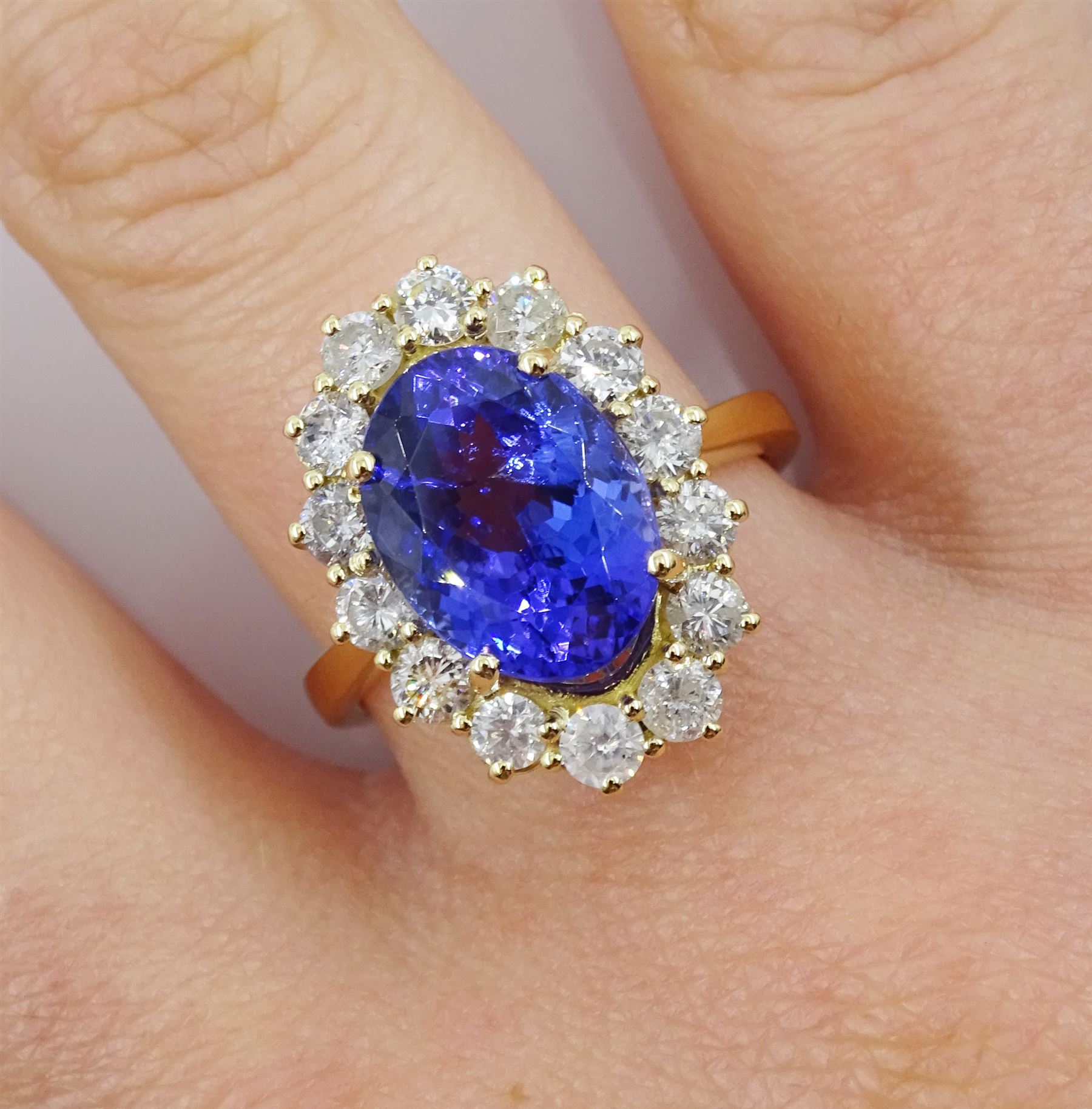 18ct gold oval tanzanite and round brilliant cut diamond cluster ring - Image 2 of 4