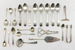 Five late Victorian silver fiddle pattern tea spoons Sheffield 1899