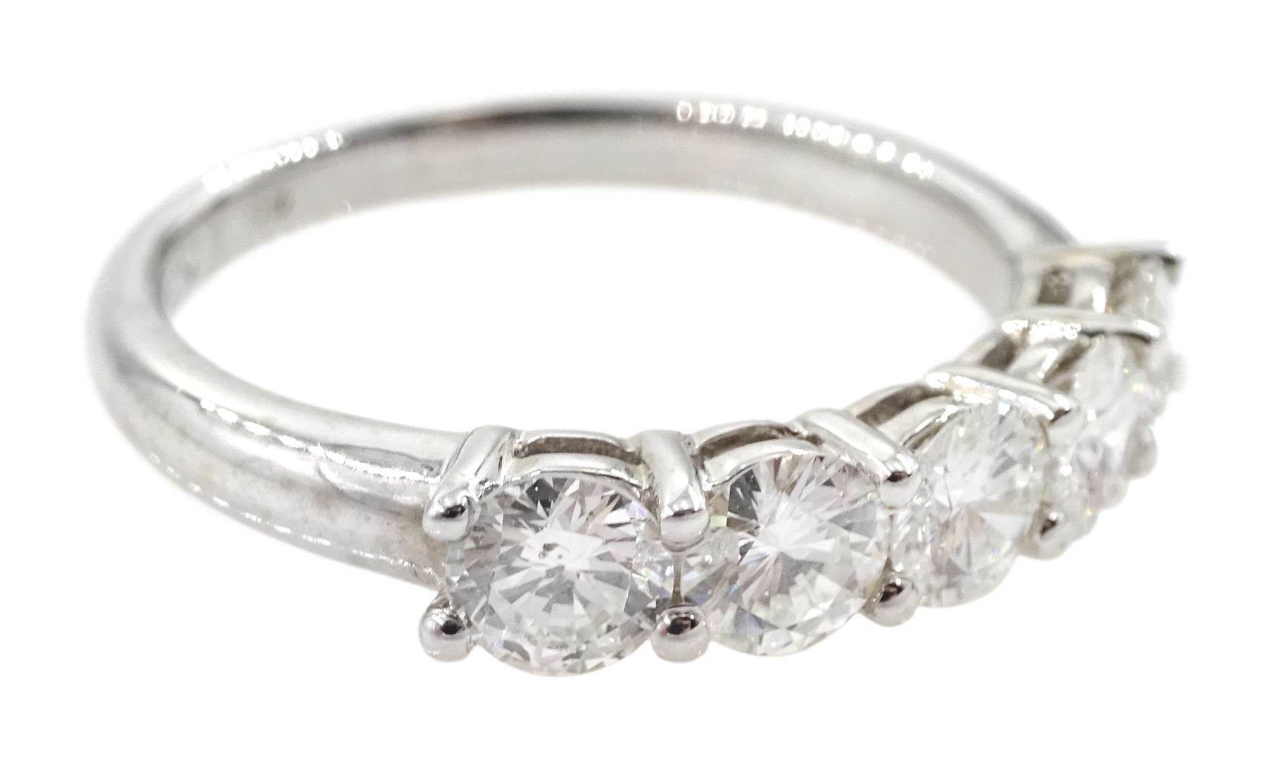 18ct white gold five stone round brilliant cut diamond ring - Image 3 of 4