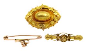 Victorian gold oval mourning brooch
