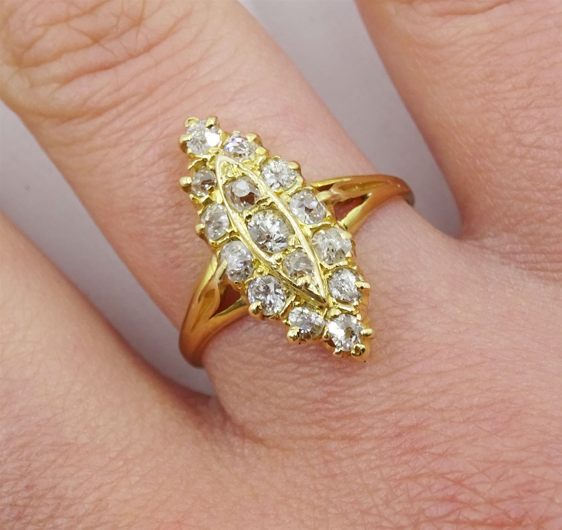 18ct gold diamond set marquise shaped ring - Image 2 of 4