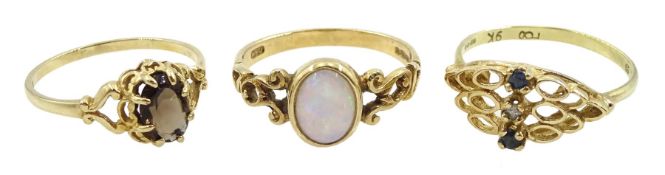 Gold single stone opal ring