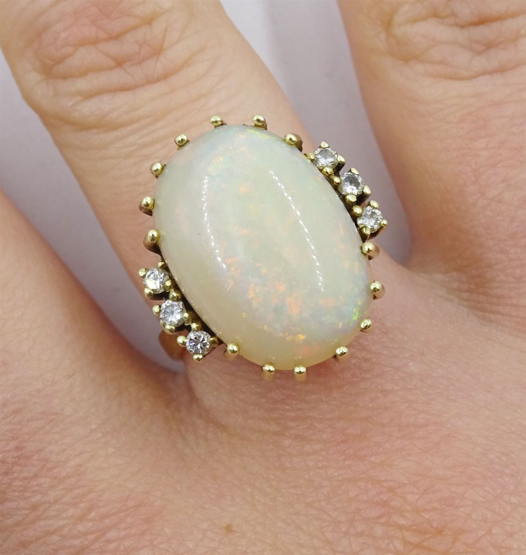 14ct gold oval opal ring - Image 2 of 4