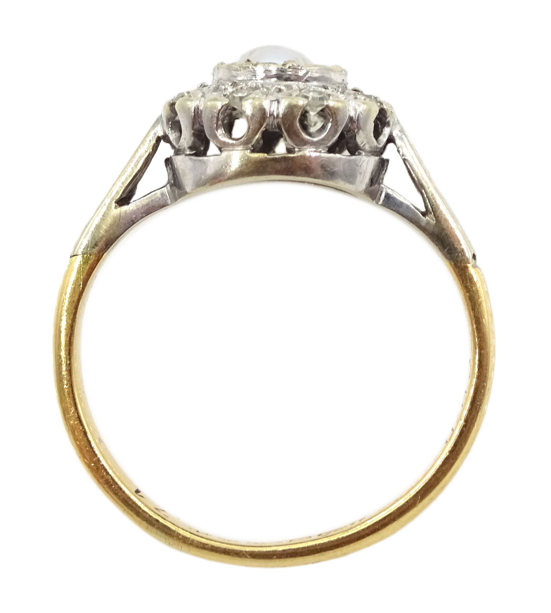 18ct gold diamond and split pearl circular ring - Image 4 of 4