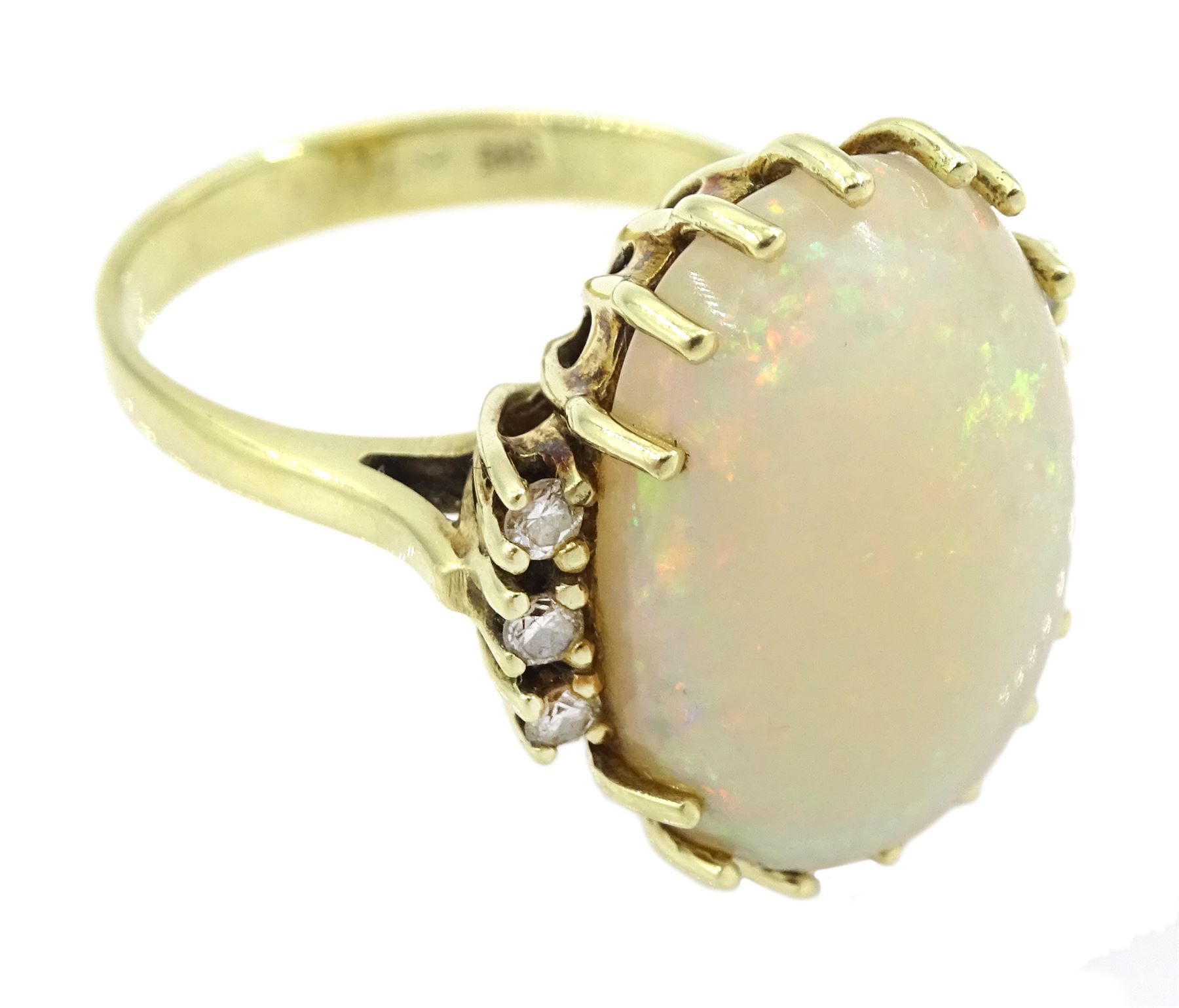 14ct gold oval opal ring - Image 3 of 4