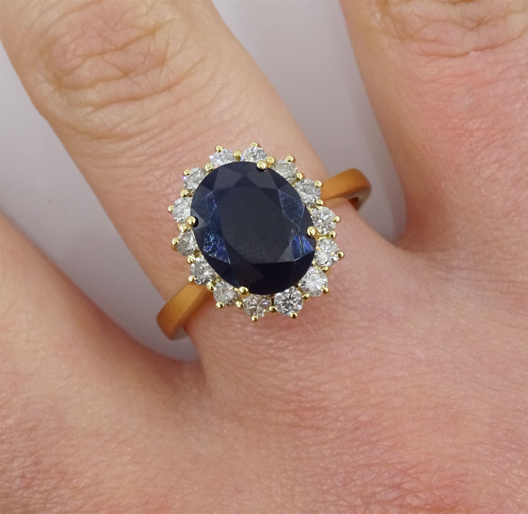 18ct gold oval sapphire and round brilliant cut diamond cluster ring - Image 2 of 4