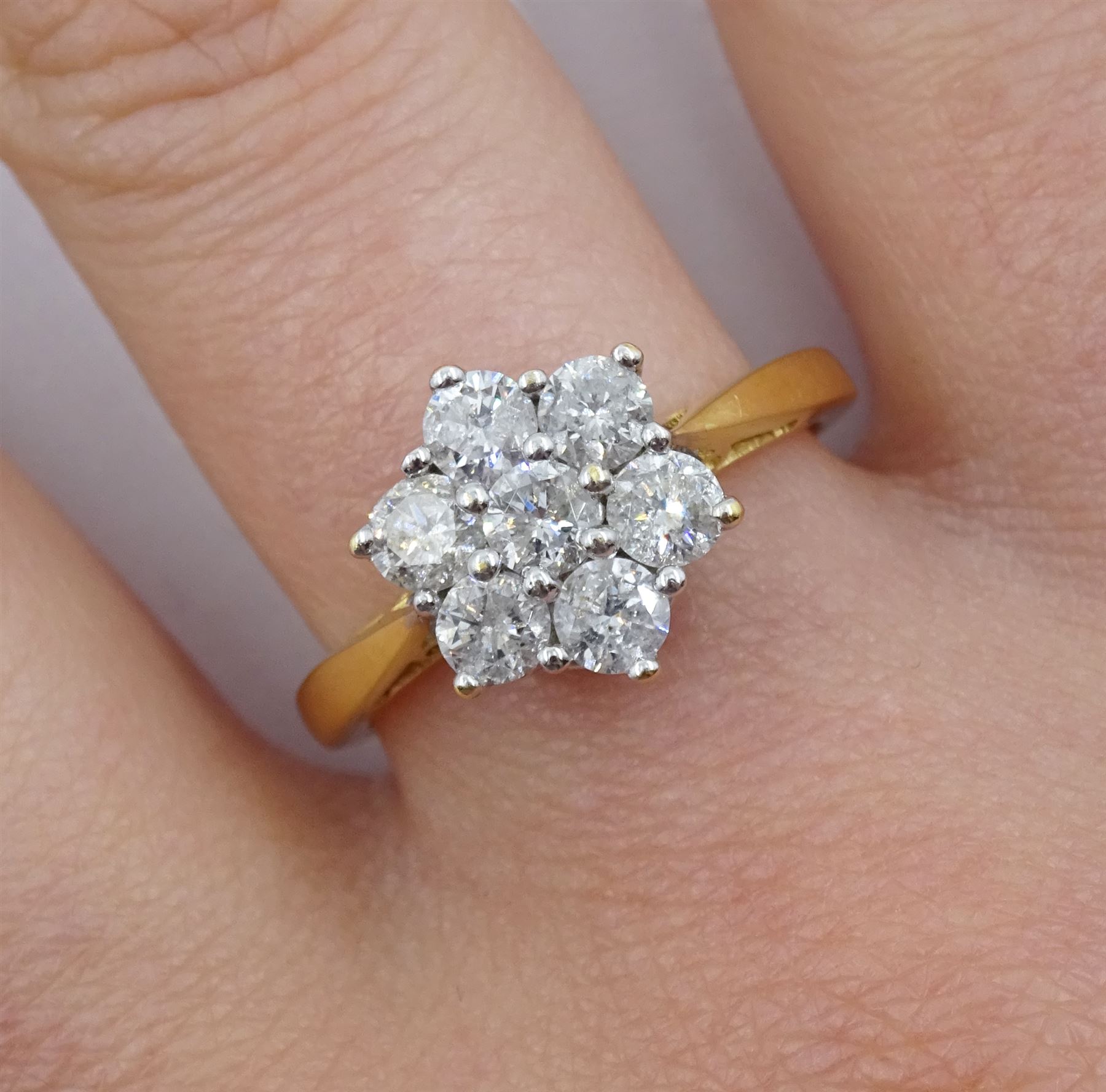 18ct gold seven stone round brilliant cut diamond cluster ring - Image 2 of 4