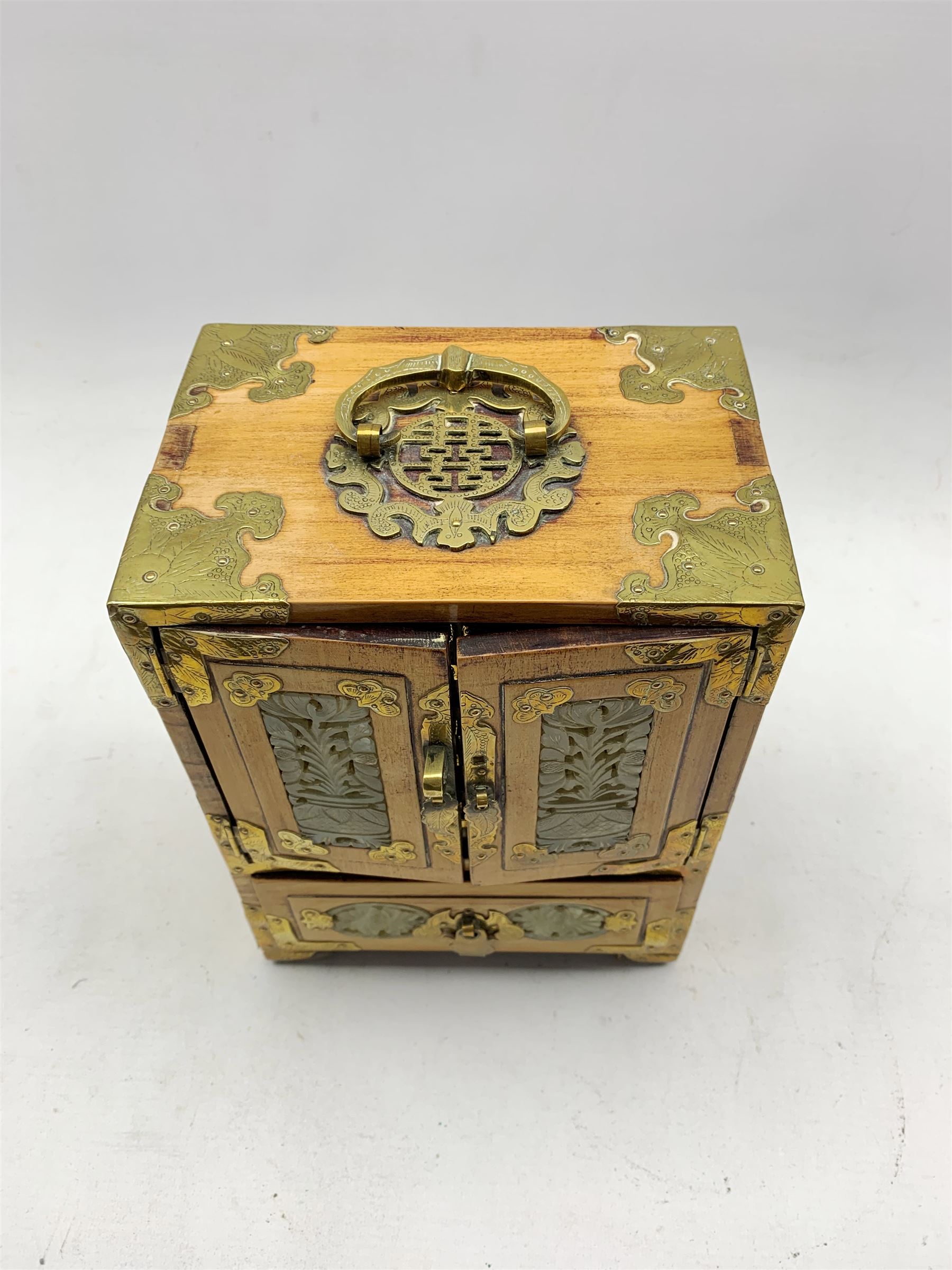 Oriental jewellery chest fitted with small drawers and enclosed by mother of pearl decorated doors a - Image 2 of 3