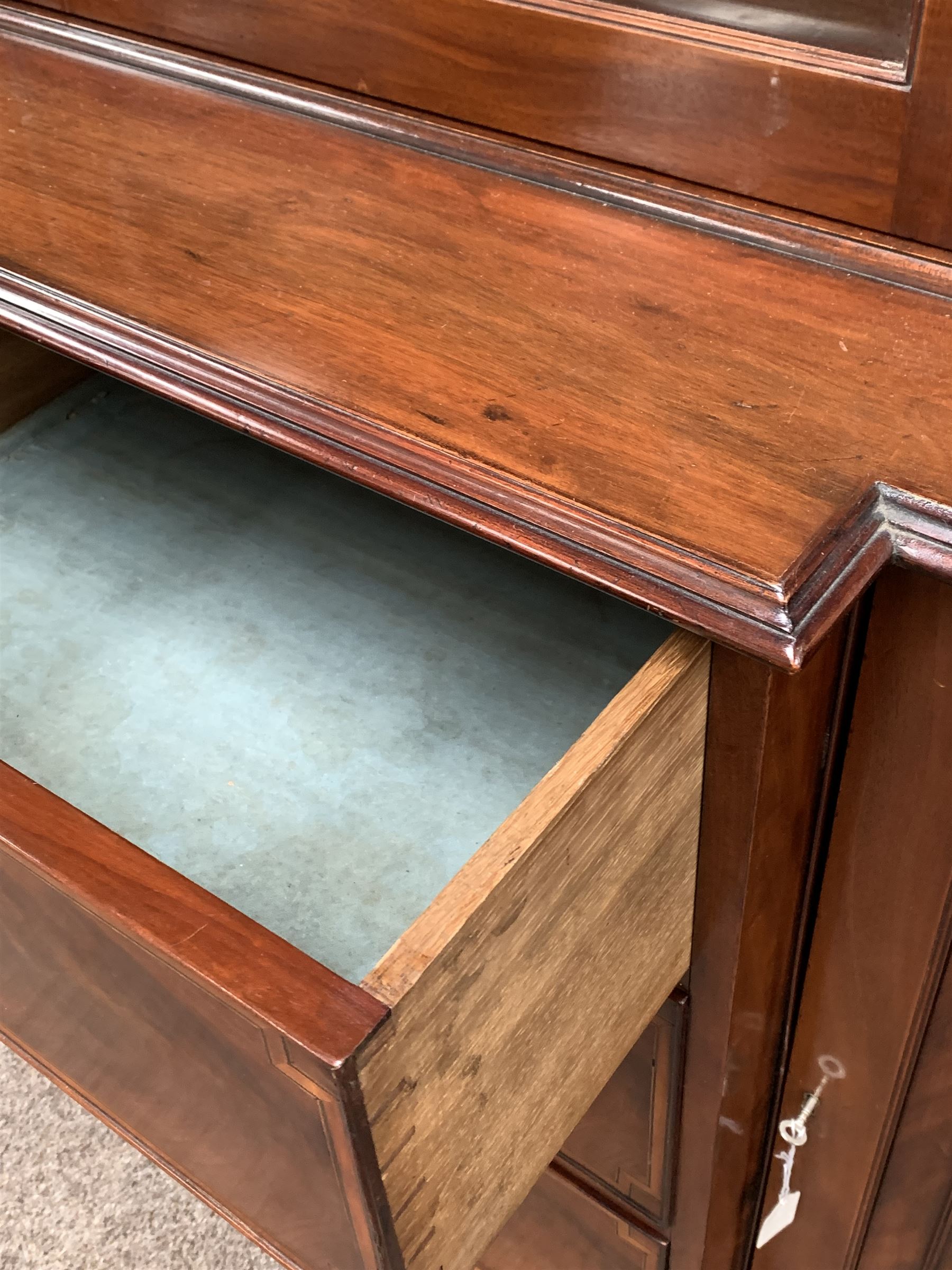 Large 20th century Sheraton design mahogany breakfront bookcase - Image 3 of 6