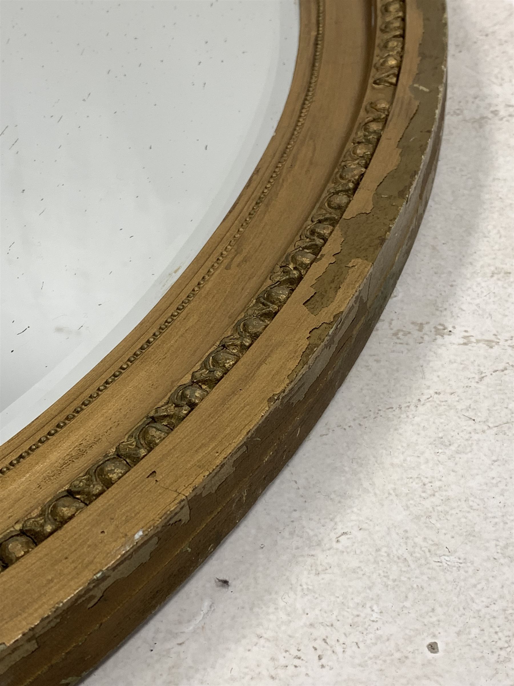 Victorian oval wall mirror in gilt frame with bevelled plate 64cm x 89cm - Image 2 of 3