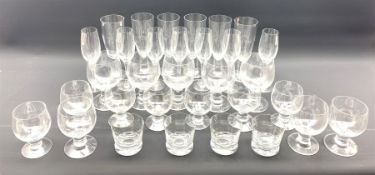 Dartington crystal part suite of drinking glasses including tumblers