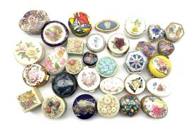 Collection of thirty one various trinket boxes including Stratton