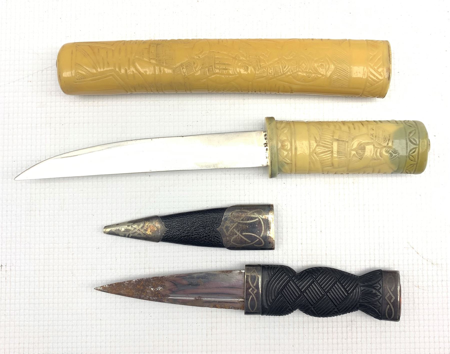 Scottish Sgian Dubh with silver-plated mounts and amber coloured inset terminal - Image 2 of 4