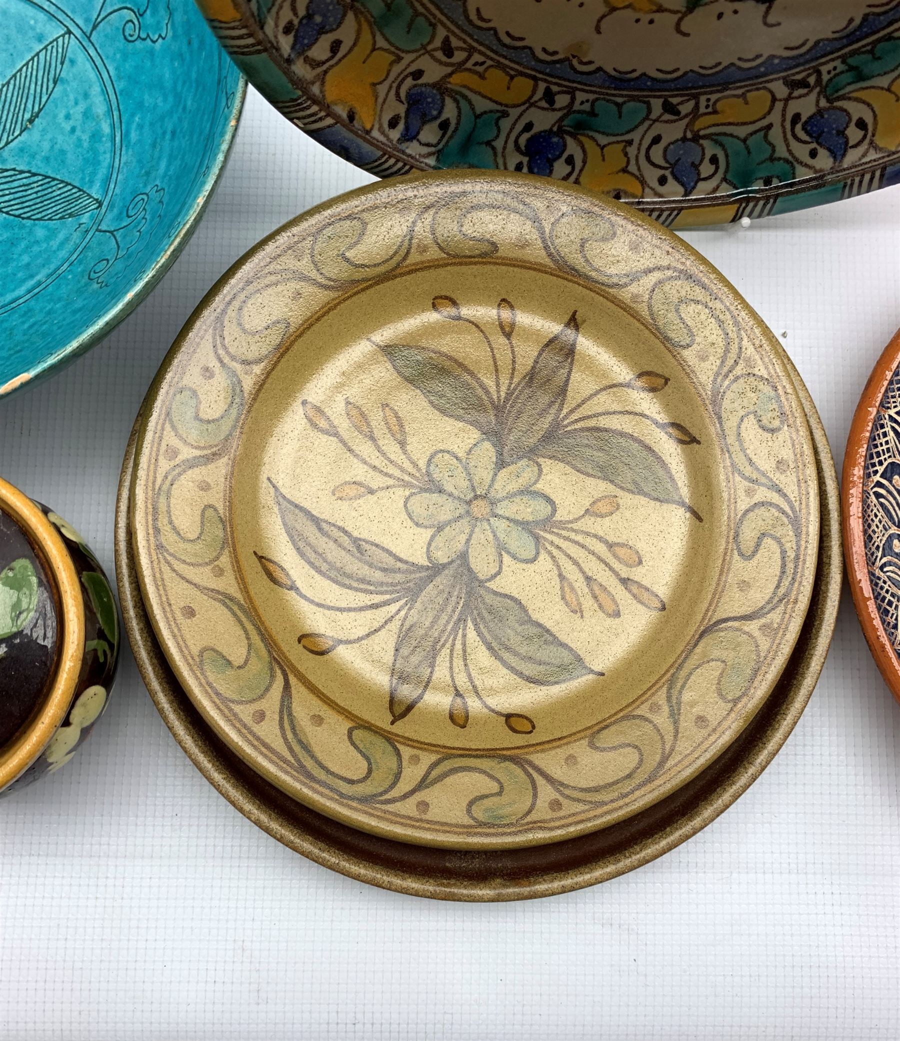 Portuguese pottery plate decorated with flowers D30cm - Image 5 of 7