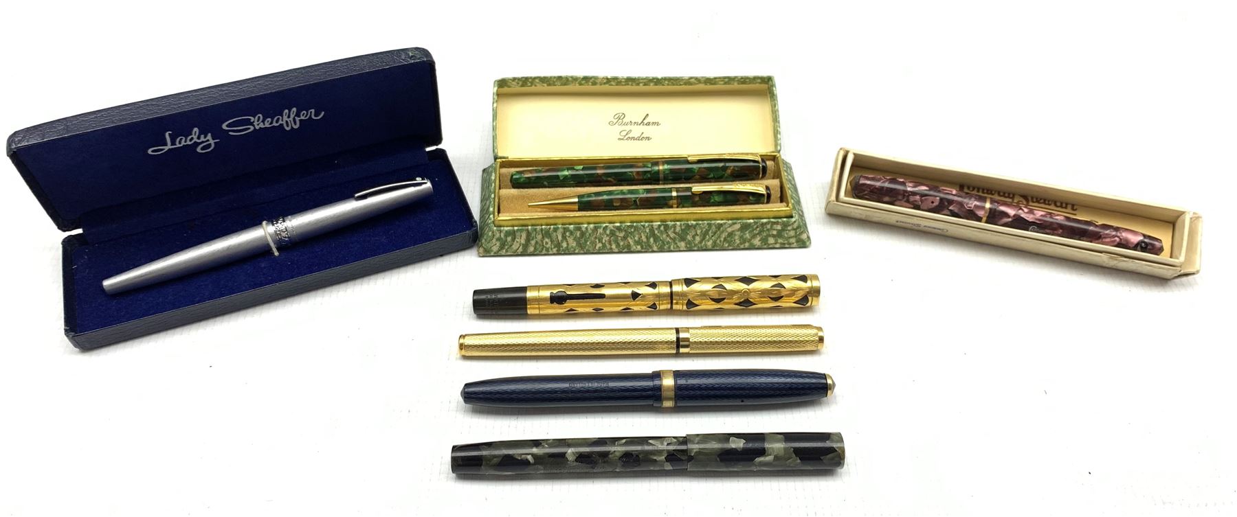 Burnham fountain pen with 14ct gold nib in marbled case with matching propelling pencil