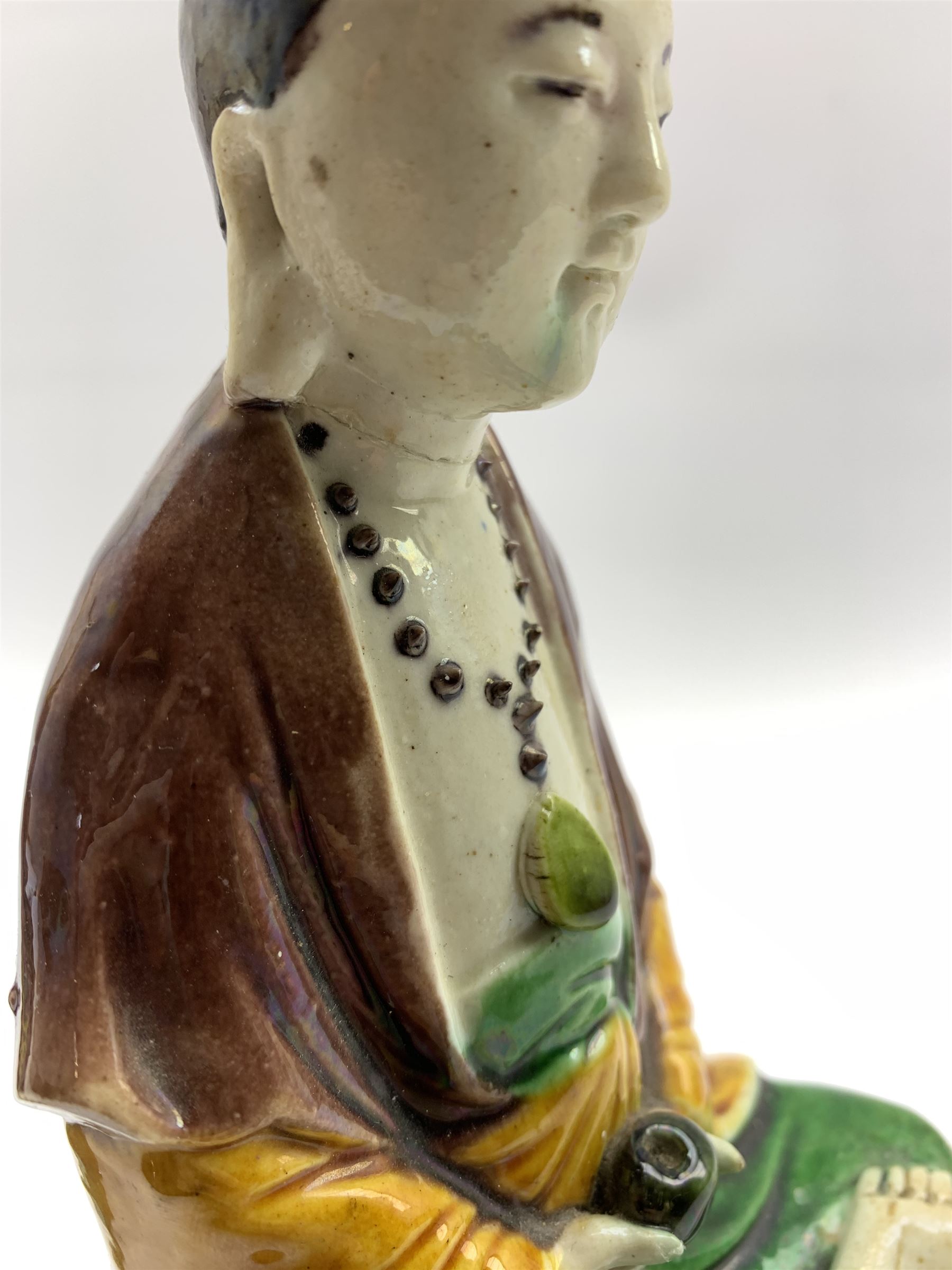 Chinese Sancai glazed figure depicting Guanyin H24.5cm together with a Chinese Famille-Rose figure o - Image 4 of 5