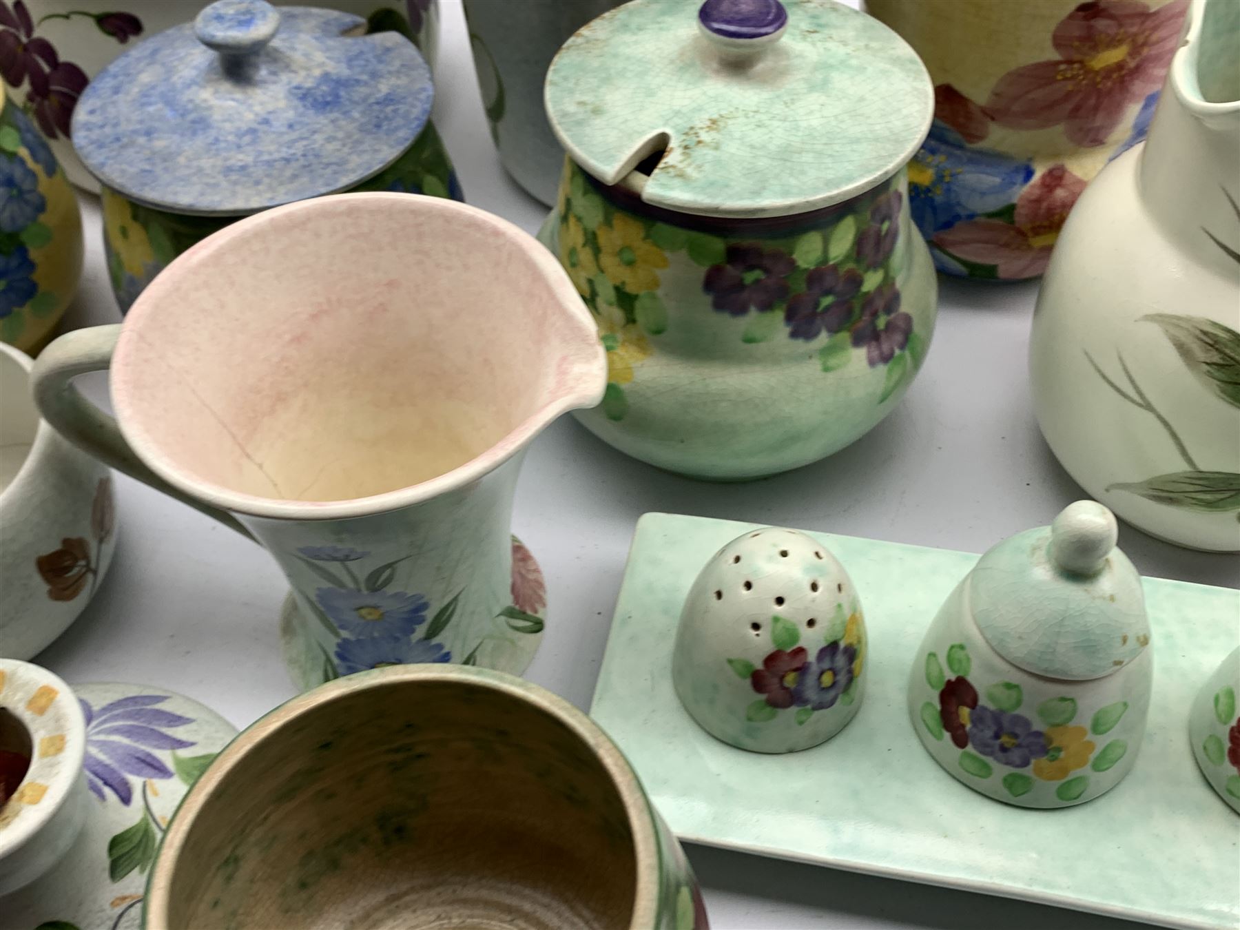 A collection of Radford hand-painted pottery to include a trio of Crocus shaped vases - Image 2 of 4