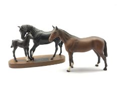 Beswick Connoisseur model 'Black Beauty and Foal' on plinth together with Beswick matt Bay horse (2)