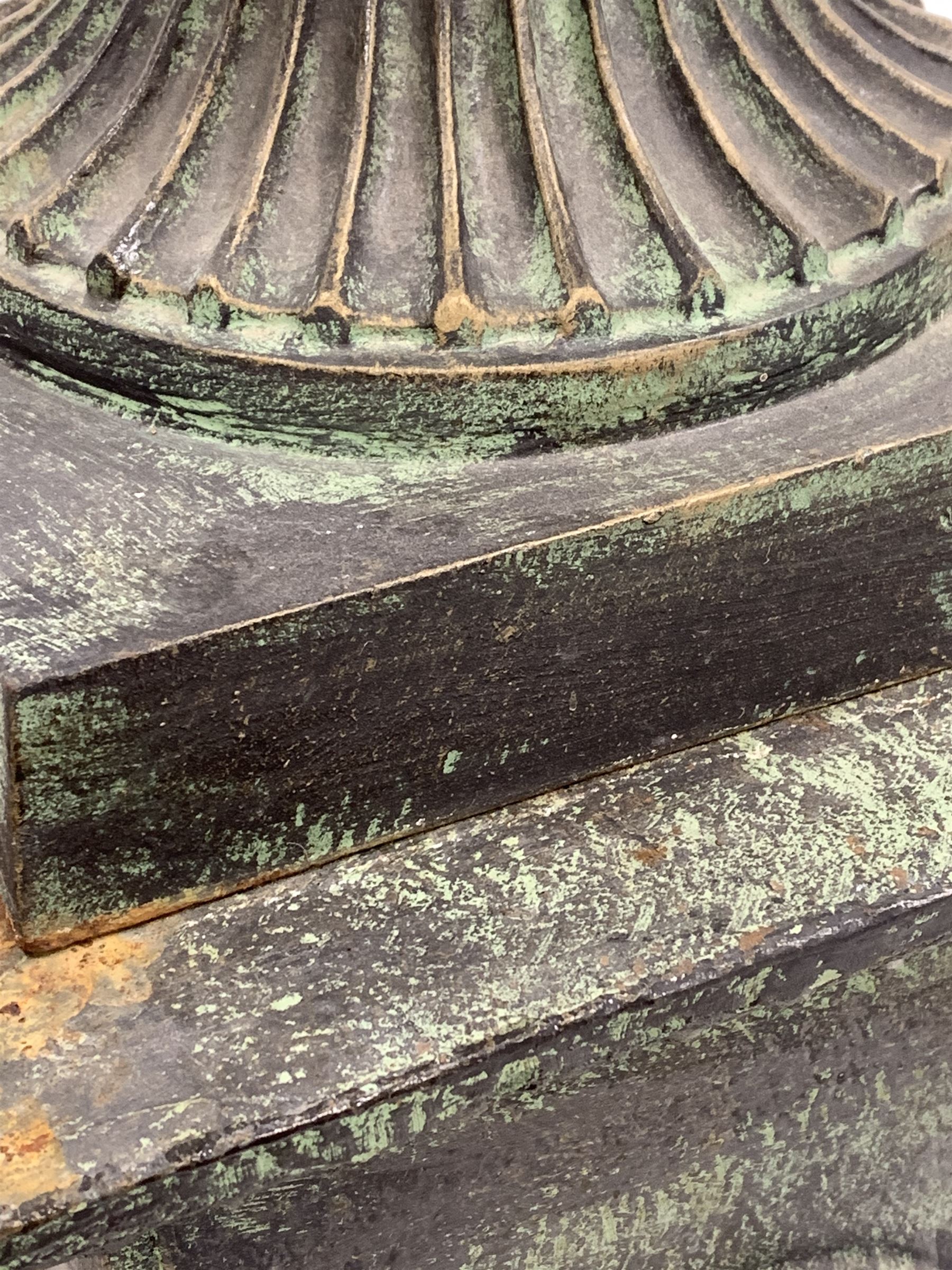 Classical design cast iron urn - Image 5 of 5