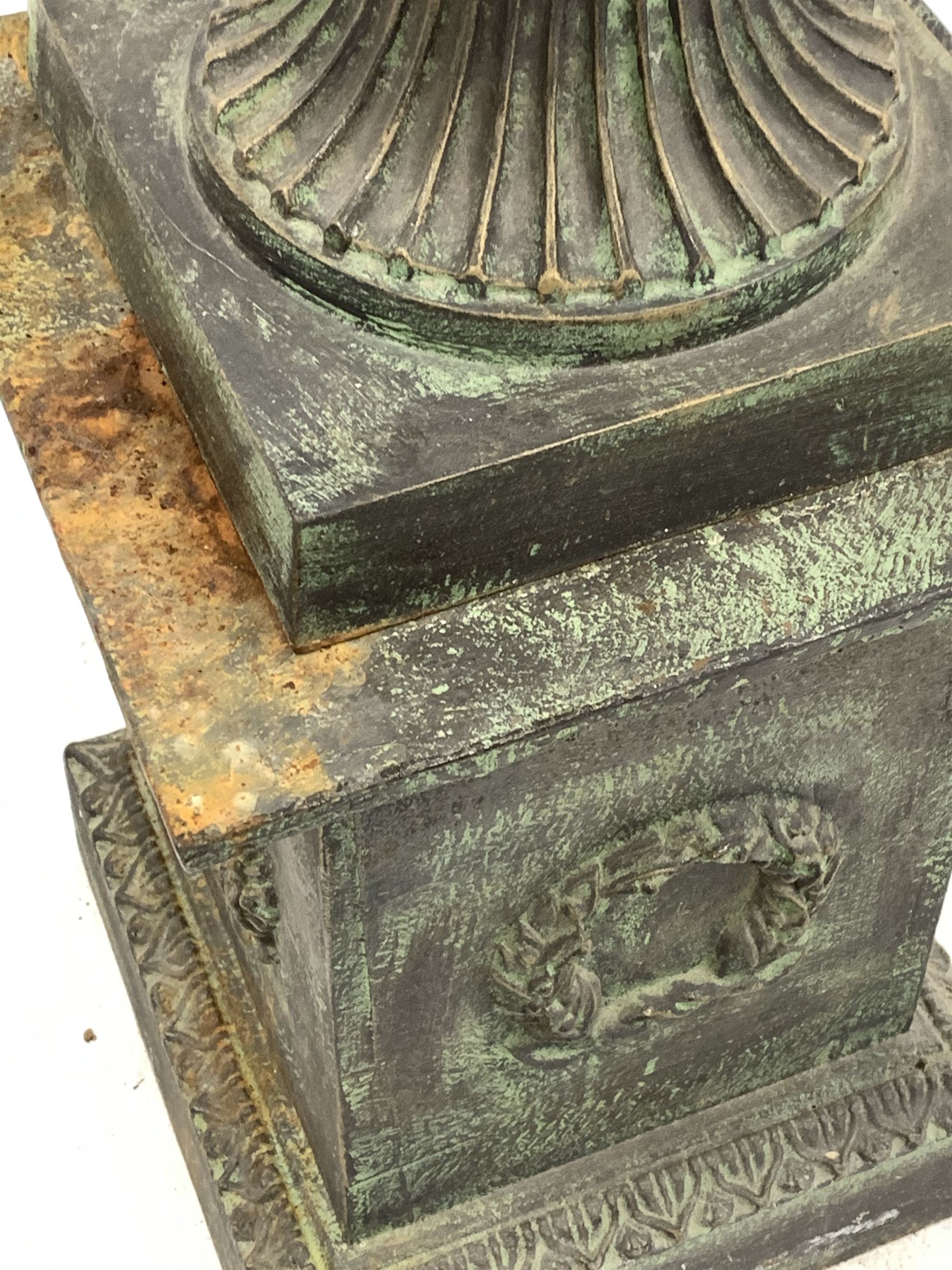 Classical design cast iron urn - Image 4 of 5