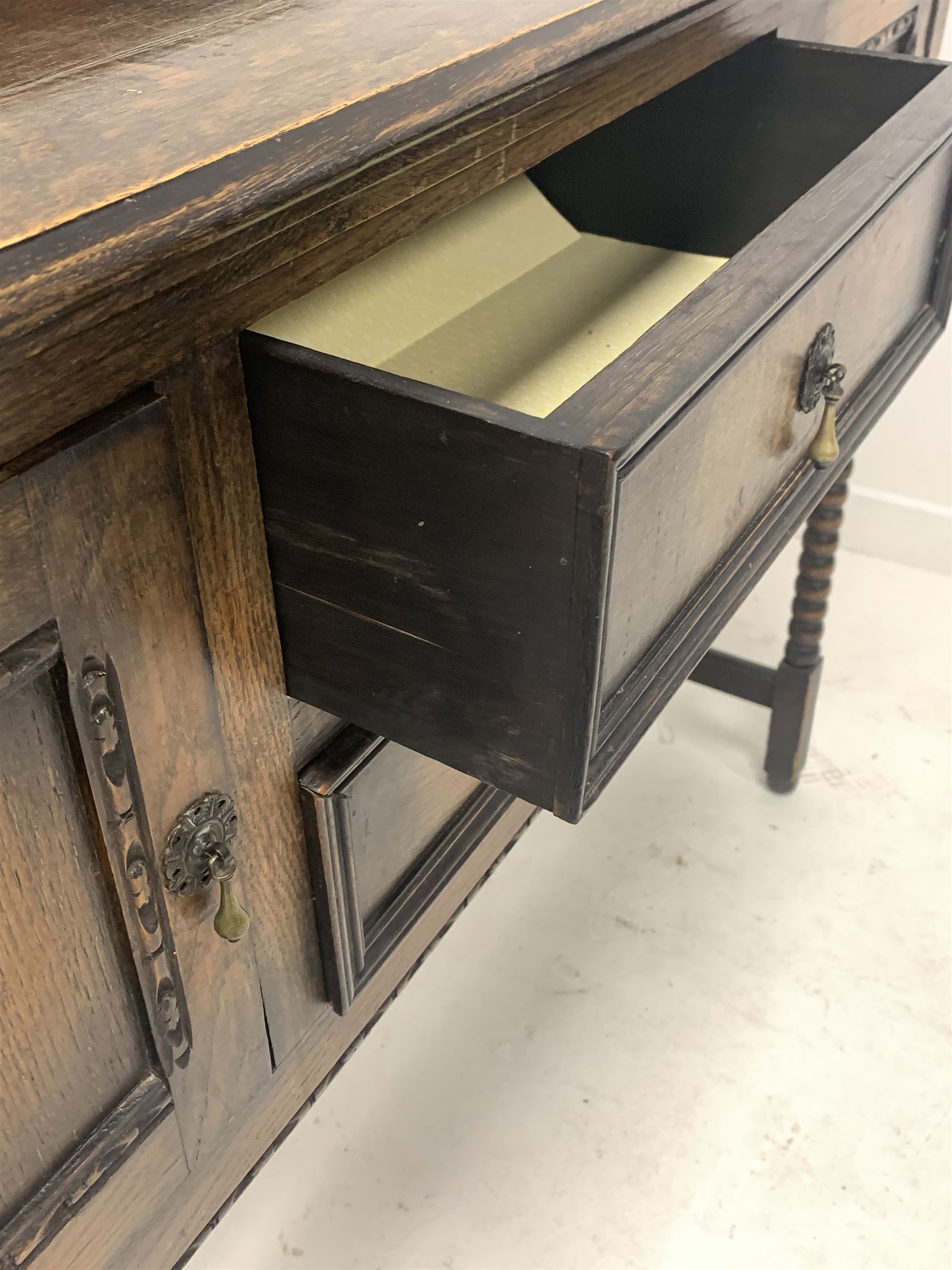 Early 20th century oak dresser - Image 4 of 6