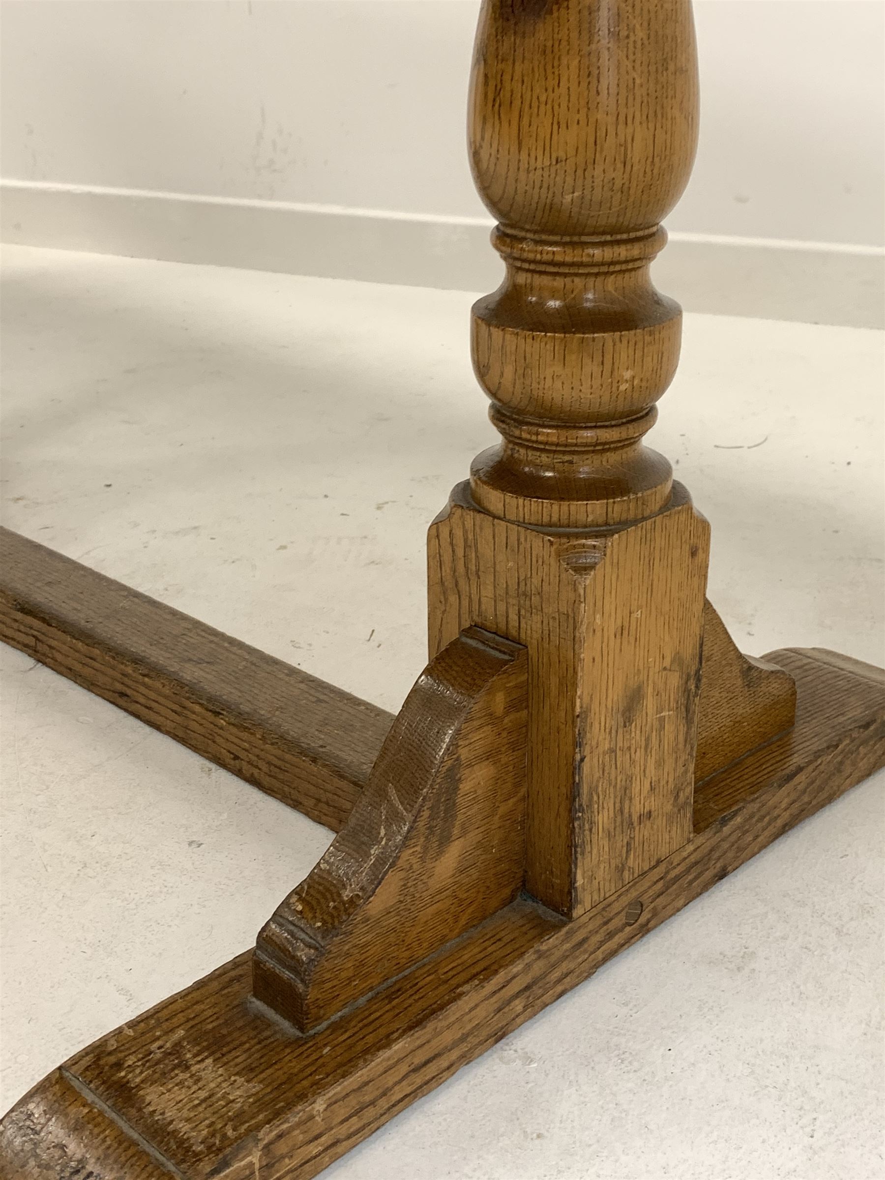 Early 20th century oak dining table - Image 2 of 3