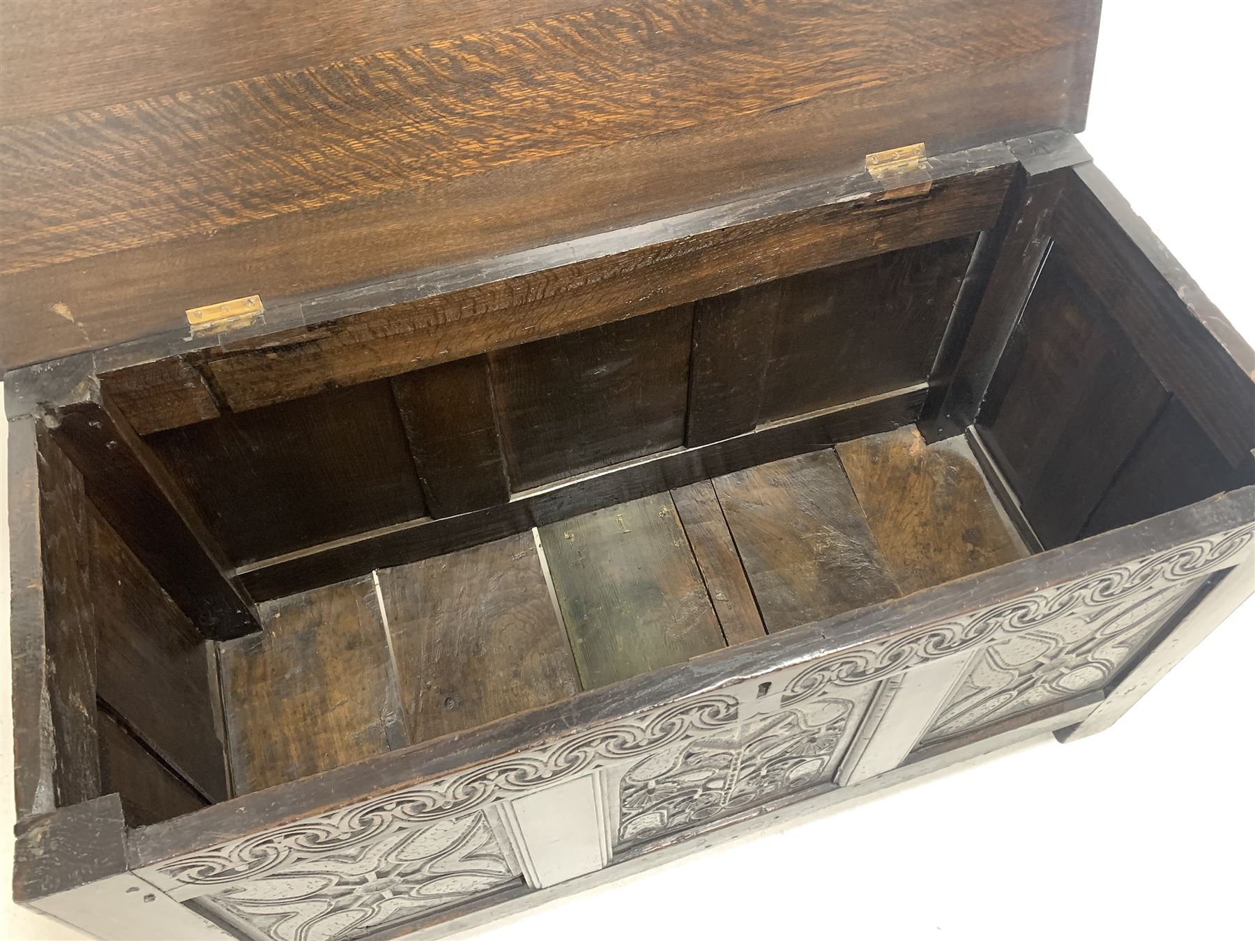 18th century oak coffer - Image 4 of 4