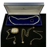 Gold diamond cluster pendant necklace