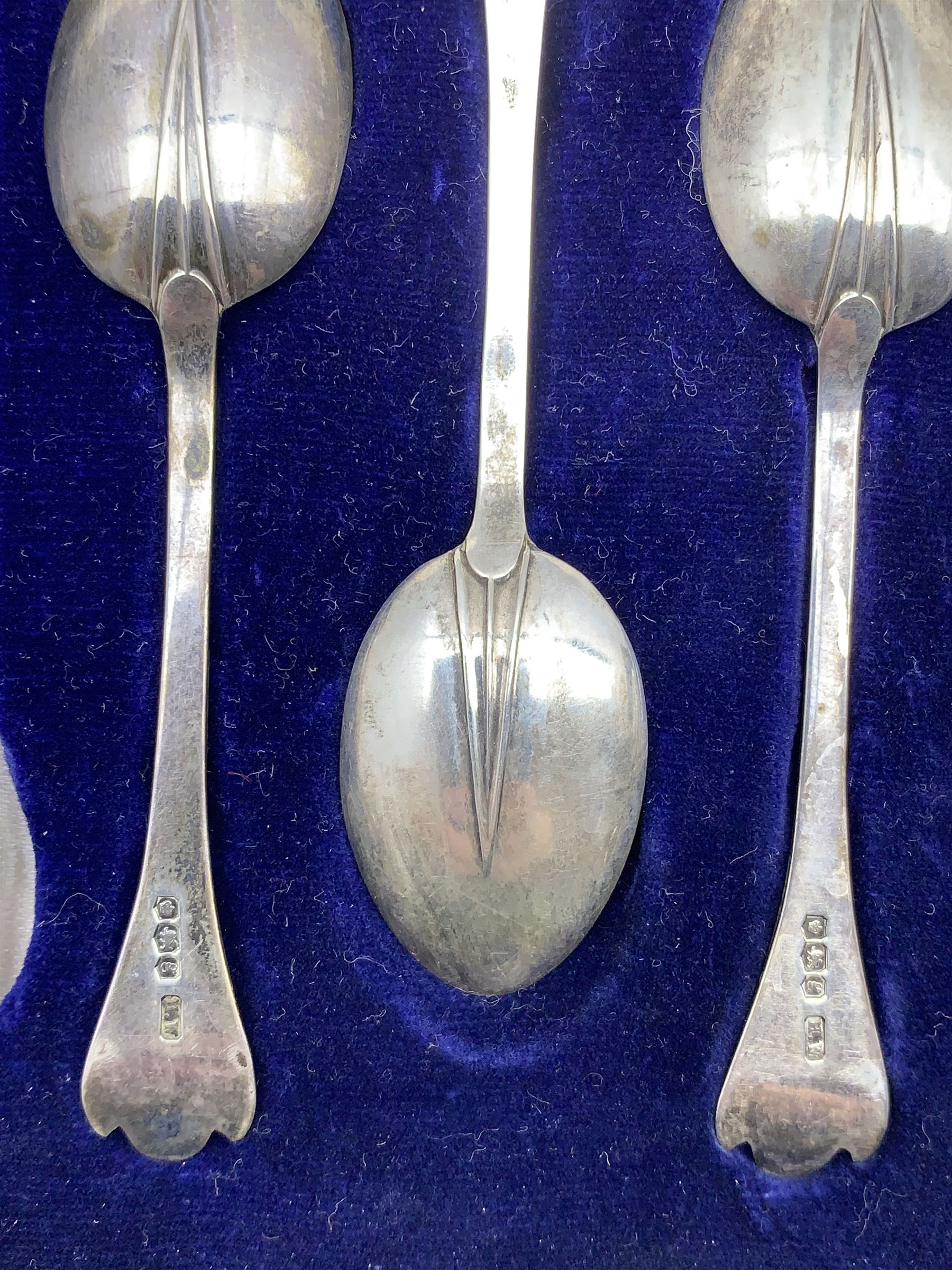 Set of six silver trefid end tea spoons Sheffield 1924 - Image 2 of 4